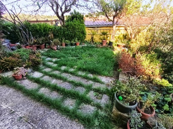 appartamento in vendita ad Ancona in zona Candia