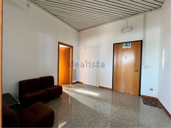ufficio in vendita ad Ancona in zona Piano San Lazzaro