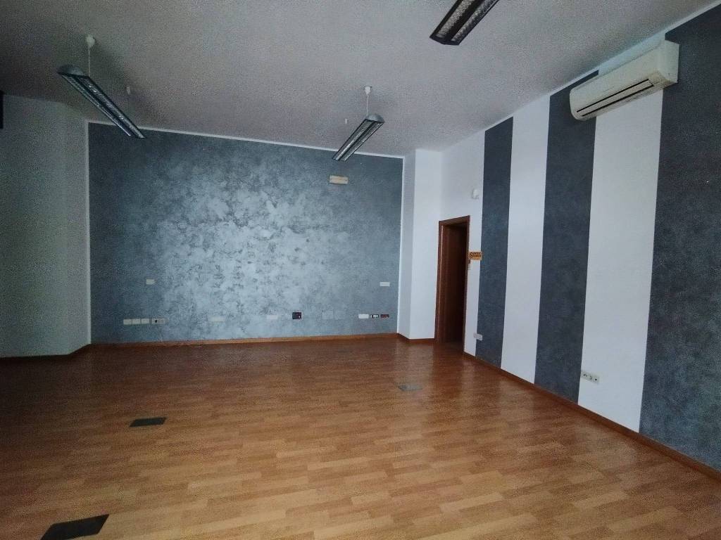 ufficio in vendita ad Ancona in zona Piano San Lazzaro
