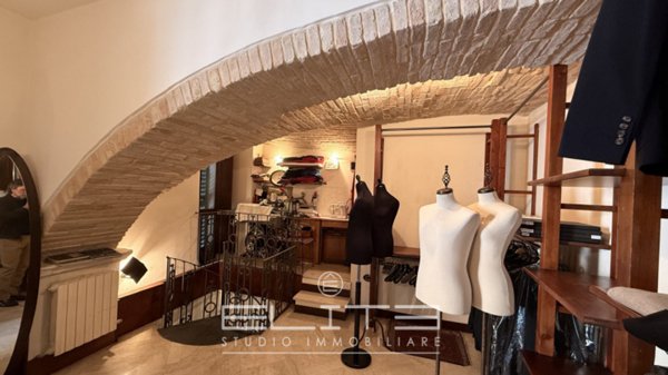 negozio in vendita ad Ancona in zona Gli Archi