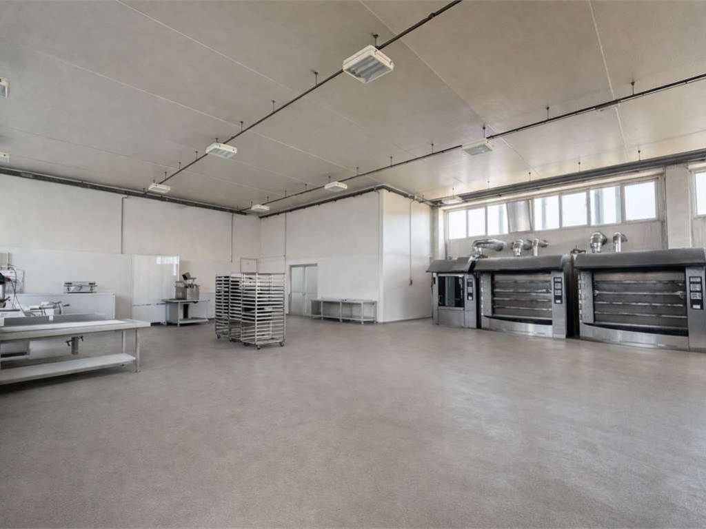 locale commerciale in vendita ad Ancona in zona Torrette