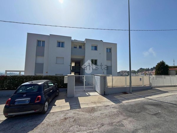 appartamento in vendita ad Ancona in zona Pietra La Croce