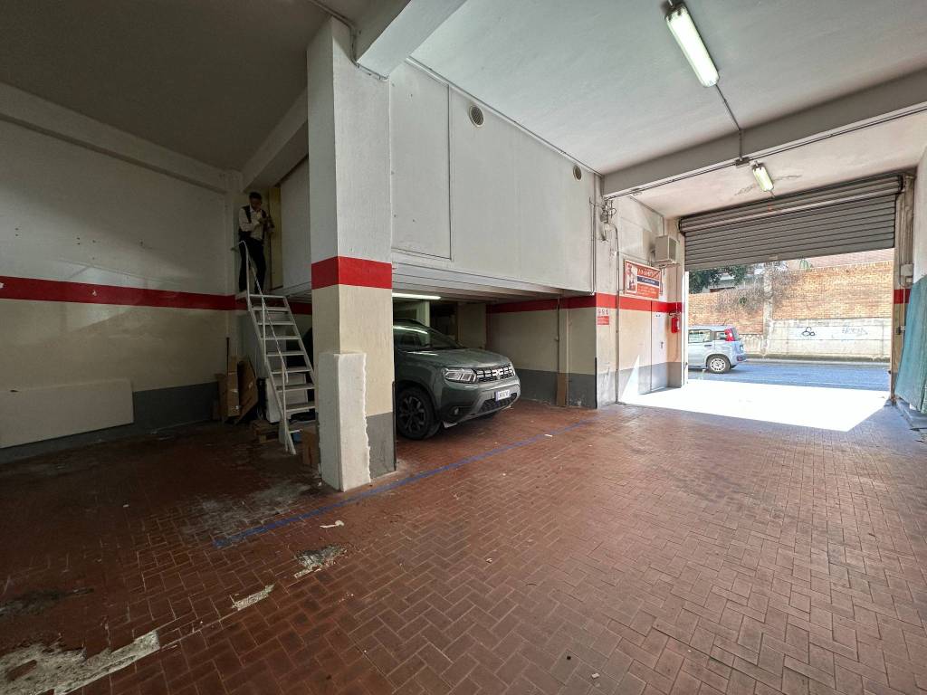 locale di sgombero in vendita ad Ancona in zona Piano San Lazzaro
