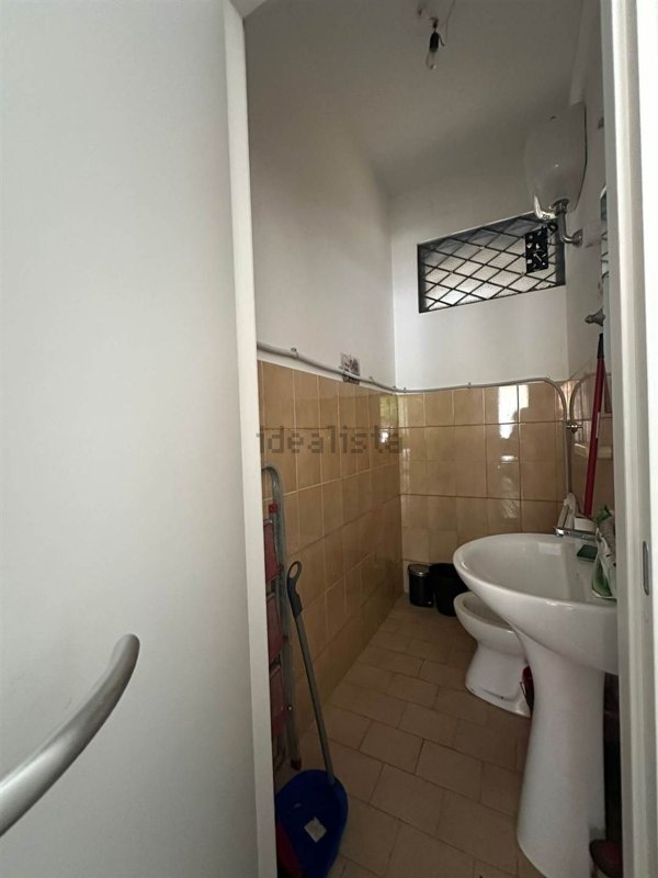 negozio in vendita ad Ancona in zona Piano San Lazzaro