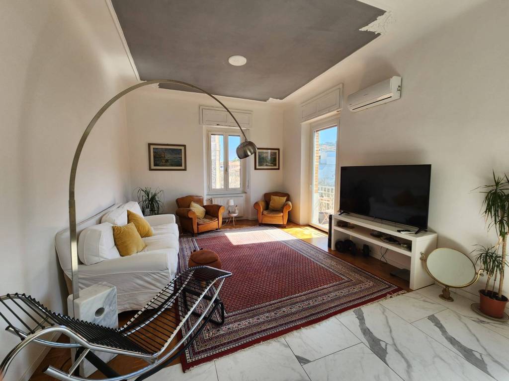 appartamento in vendita ad Ancona in zona Adriatico