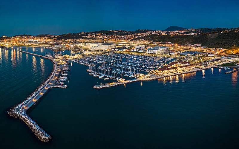 negozio in vendita ad Ancona in zona Piano San Lazzaro