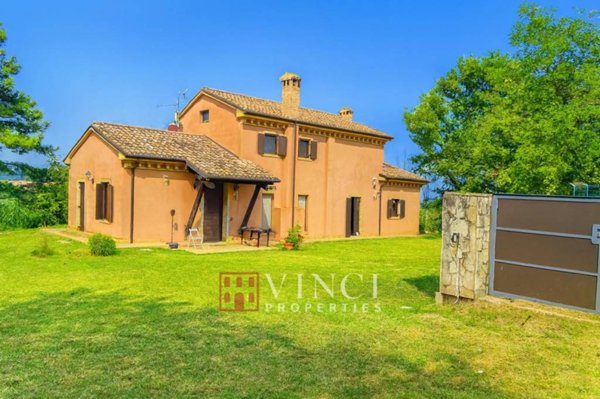 casa indipendente in vendita ad Ancona in zona Varano