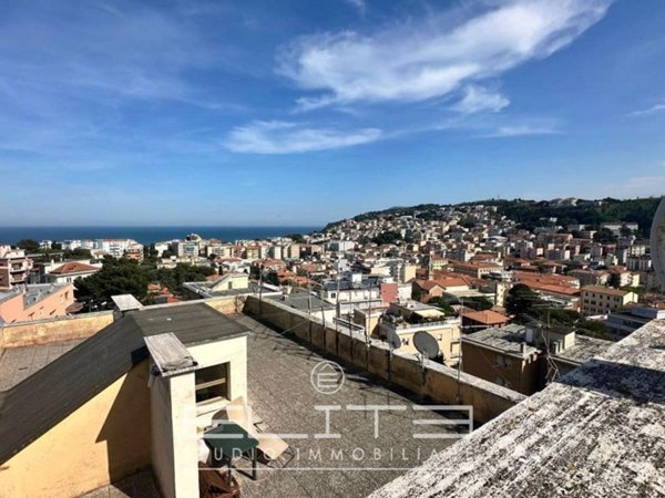 appartamento in vendita ad Ancona in zona Adriatico