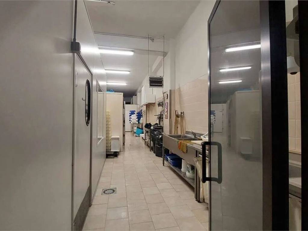 negozio in vendita ad Ancona in zona Piano San Lazzaro