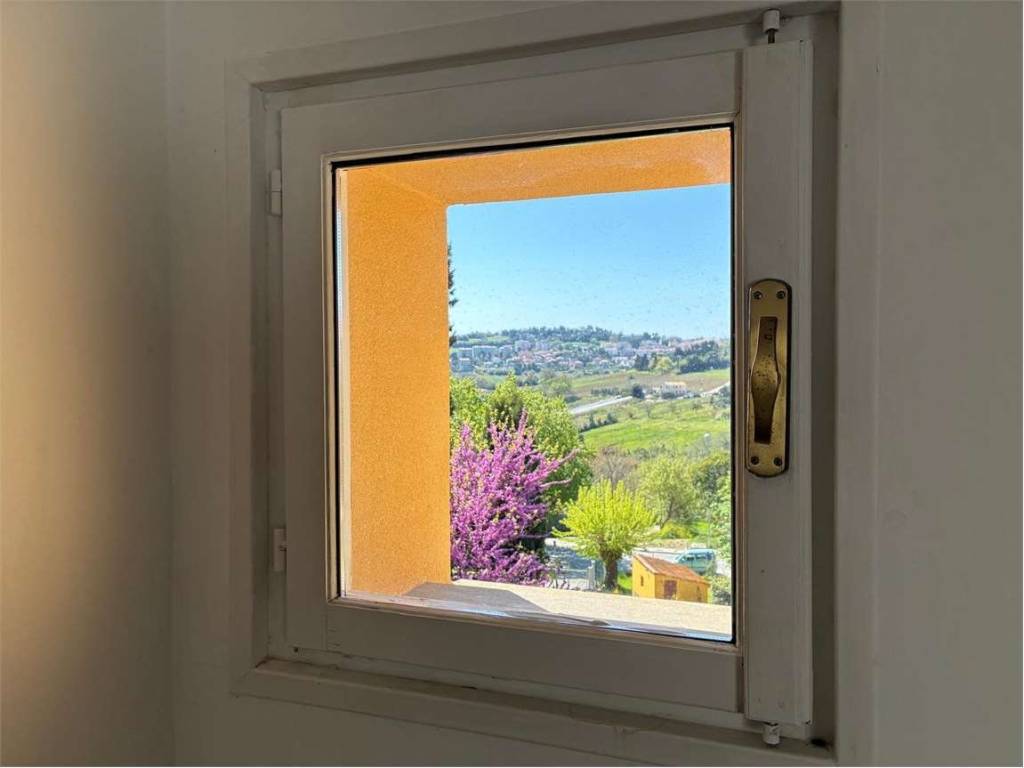 casa indipendente in vendita ad Ancona in zona Posatora