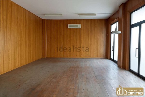 locale di sgombero in vendita ad Ancona
