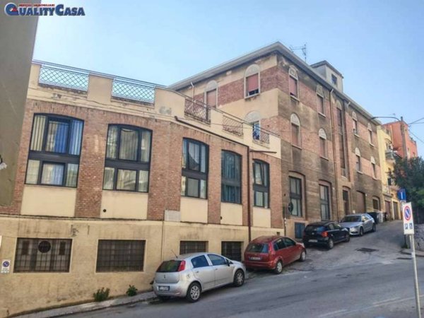 casa indipendente in vendita ad Ancona in zona Vallemiano