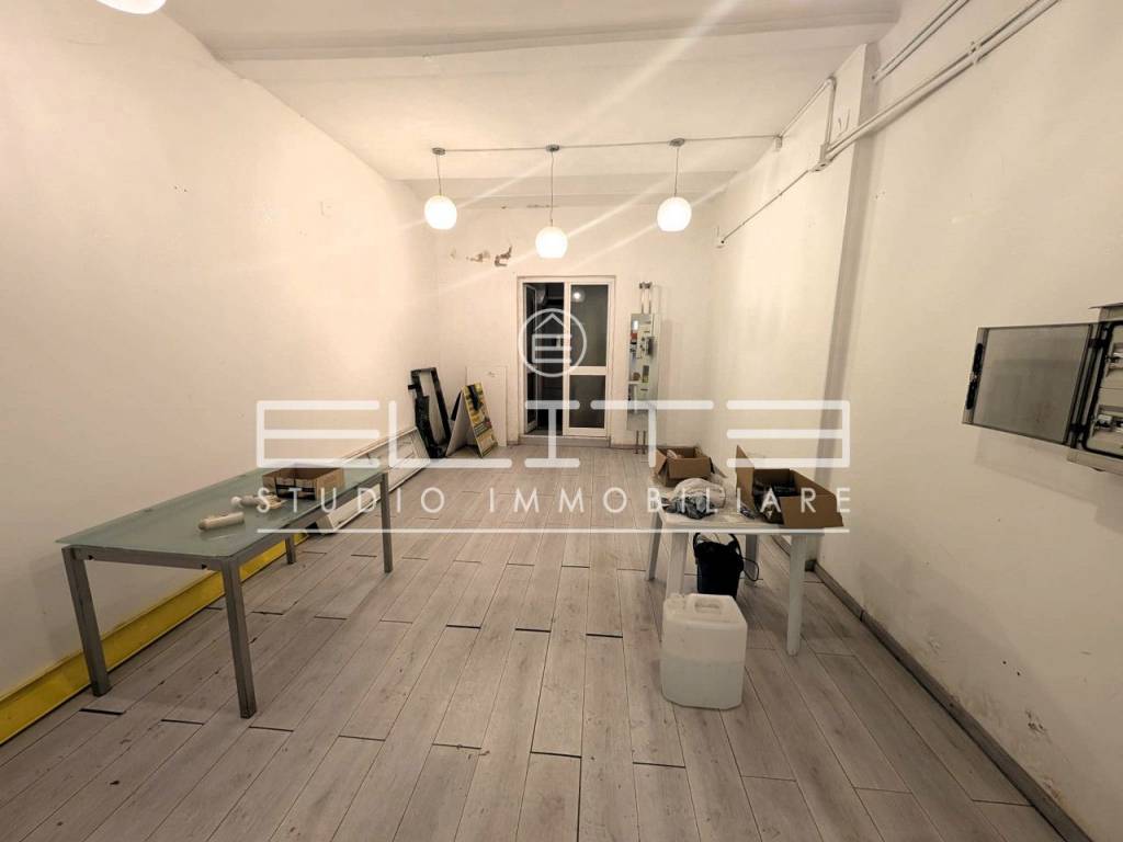 negozio in vendita ad Ancona in zona Posatora