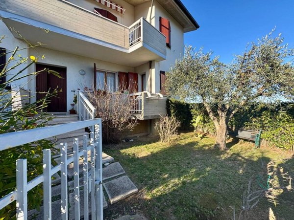 appartamento in vendita ad Ancona in zona Sappanico