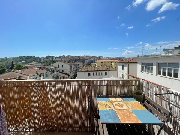 appartamento in vendita ad Ancona in zona Vallemiano