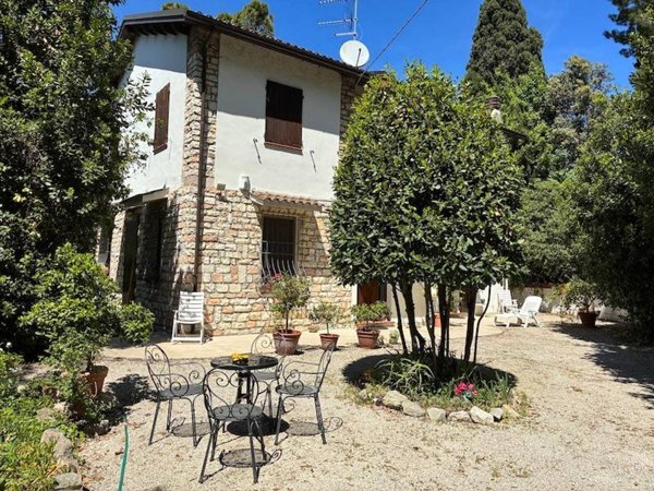 casa indipendente in vendita ad Ancona in zona Montedago