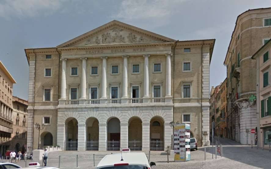 locale commerciale in vendita ad Ancona in zona Piano San Lazzaro