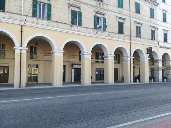 negozio in vendita ad Ancona in zona Piano San Lazzaro