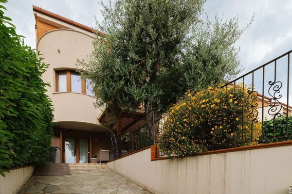 casa indipendente in vendita ad Ancona in zona Piano San Lazzaro