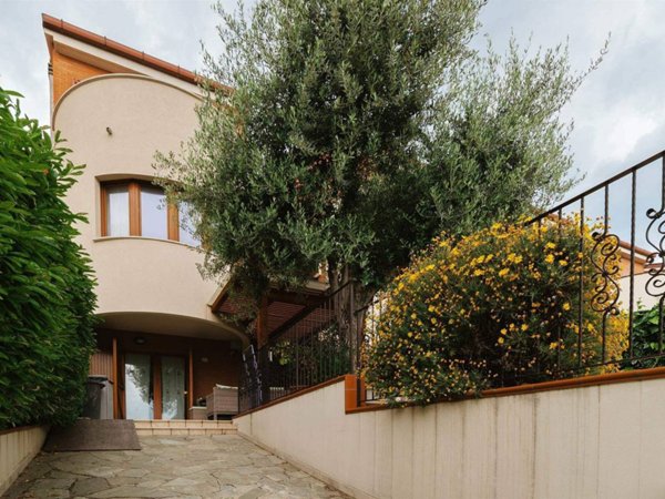 casa indipendente in vendita ad Ancona in zona Piano San Lazzaro