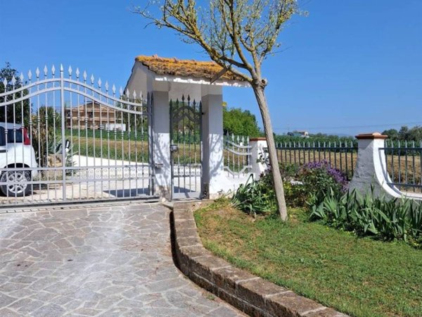 appartamento in vendita ad Ancona in zona Baraccola
