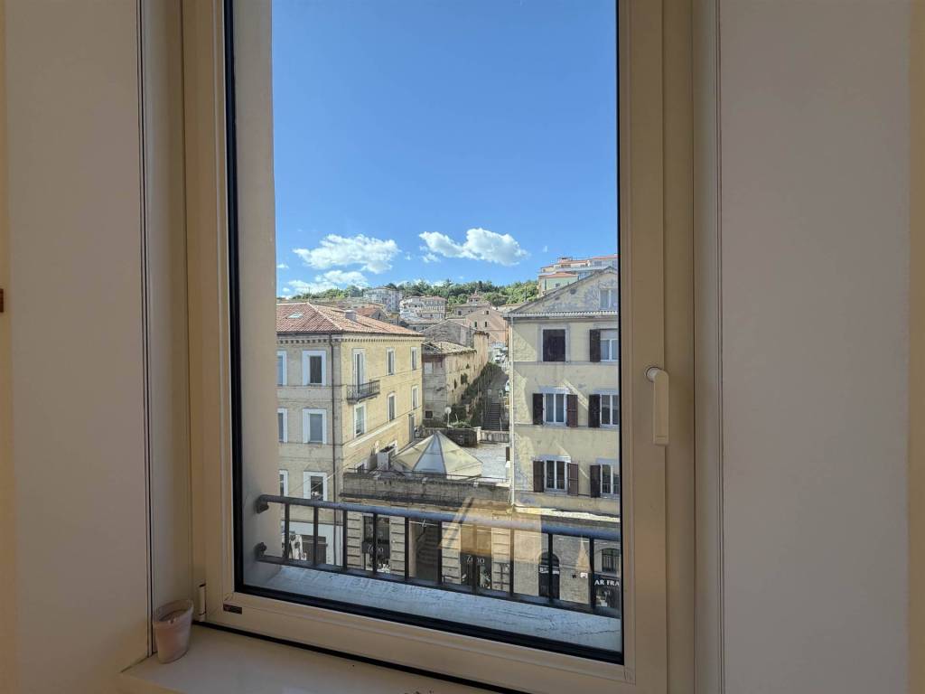 appartamento in vendita ad Ancona in zona Adriatico