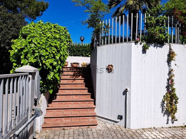 casa indipendente in vendita ad Ancona in zona Pietra La Croce