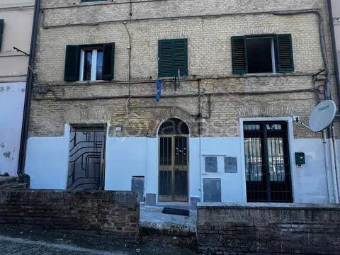 appartamento in vendita ad Ancona in zona Vallemiano