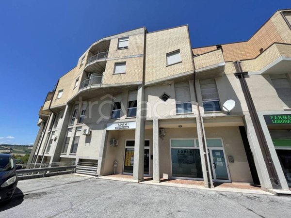 ufficio in vendita ad Ancona in zona Brecce Bianche