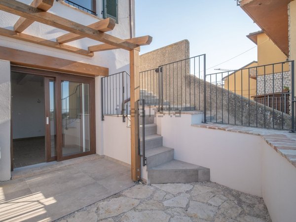 casa indipendente in vendita ad Ancona in zona Piano San Lazzaro