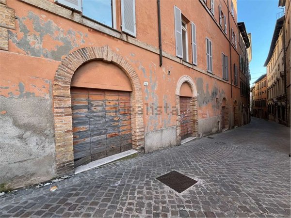 locale commerciale in vendita ad Ancona in zona Centro Storico