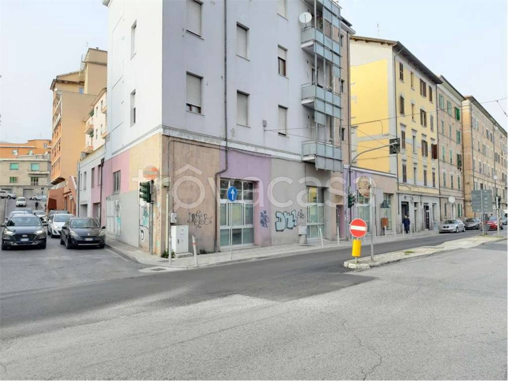 ufficio in vendita ad Ancona in zona Piano San Lazzaro