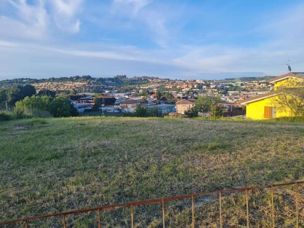 terreno edificabile in vendita ad Ancona in zona Pontelungo