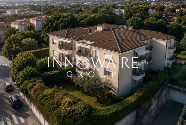 appartamento in vendita ad Ancona in zona Varano