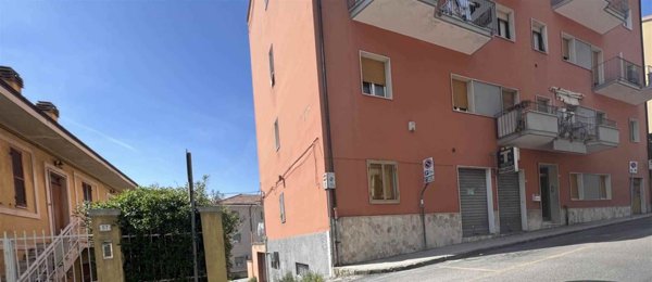 negozio in vendita ad Ancona in zona Montirozzo