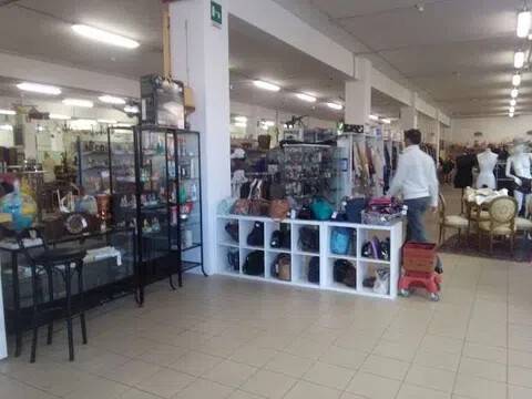 locale commerciale in vendita ad Ancona in zona Tavernelle
