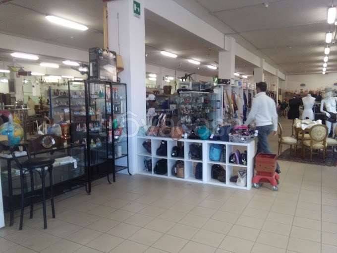 locale commerciale in vendita ad Ancona in zona Palombare