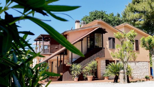 casa indipendente in vendita ad Ancona in zona Pinocchio