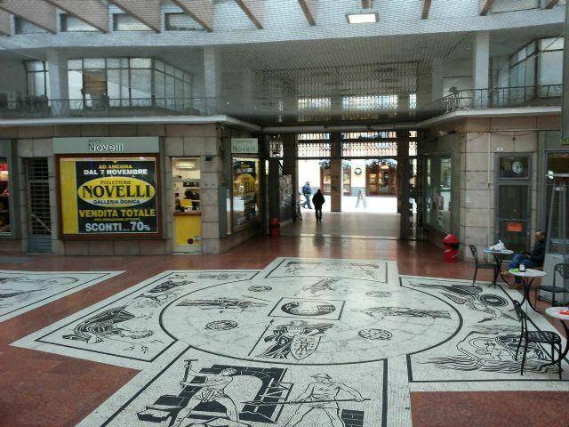 negozio in vendita ad Ancona in zona Centro Storico