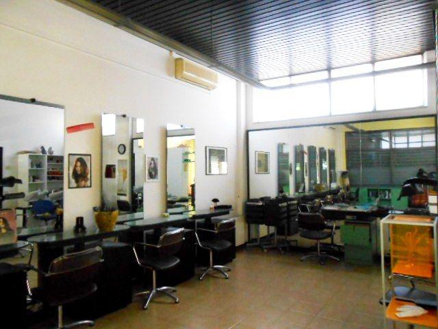 locale commerciale in vendita ad Ancona