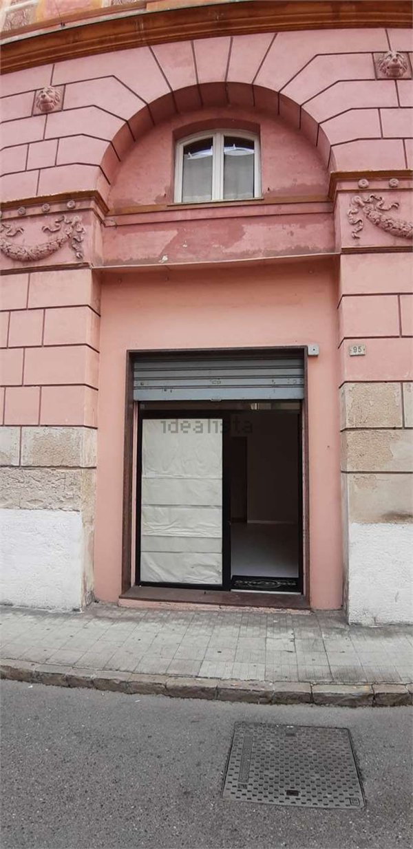 locale commerciale in vendita ad Ancona