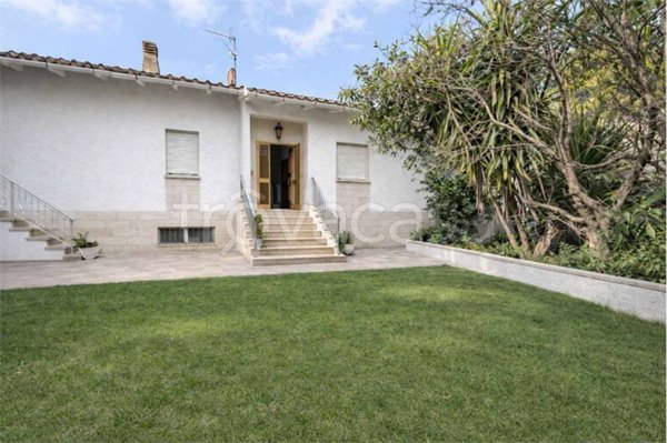 casa indipendente in vendita ad Ancona in zona Candia