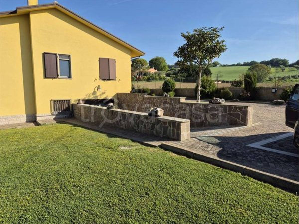 casa indipendente in vendita ad Ancona in zona Varano