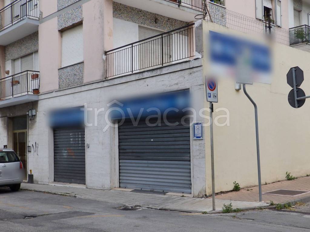 negozio in vendita ad Ancona in zona Piano San Lazzaro