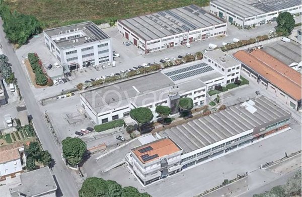 locale commerciale in vendita ad Ancona in zona Baraccola