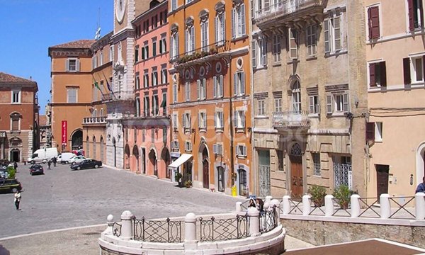 ufficio in vendita ad Ancona in zona Centro Storico
