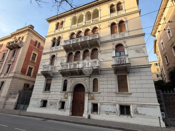 appartamento in vendita ad Ancona in zona Adriatico