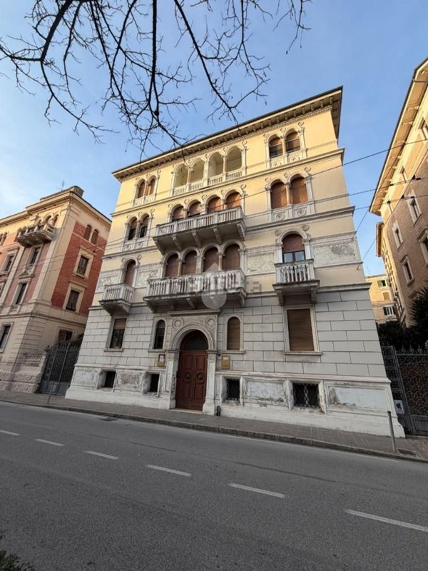appartamento in vendita ad Ancona in zona Adriatico