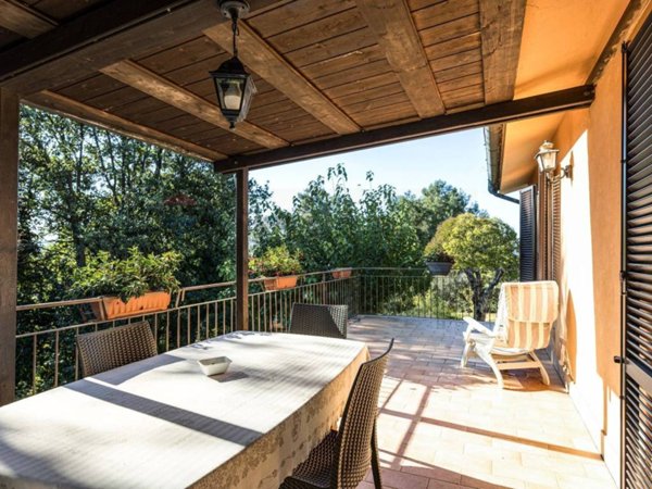 casa indipendente in vendita ad Ancona in zona Candia