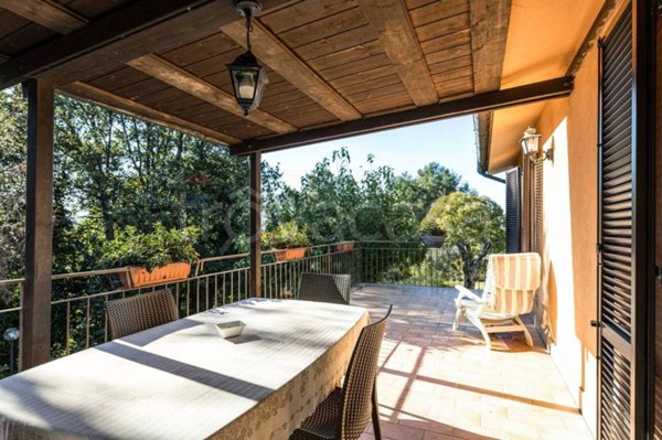 casa indipendente in vendita ad Ancona in zona Candia